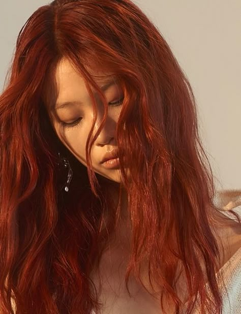 hoyeon jung pics on Twitter: "hoyeon jung by jordan walczak… " Asian Red Hair, Red Orange Hair, Cheveux Oranges, Red Hair Inspo, Hoyeon Jung, Long Red Hair, Beachy Waves, Dye My Hair, Long Red