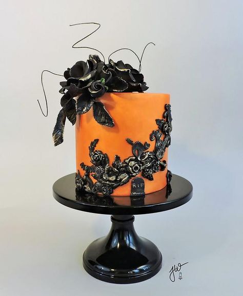 Gum Paste Roses, Cake Dark Chocolate, Goth Cakes, Orange Wedding Cake, Gothic Cake, Halloween Wedding Cakes, Black Cake, Black Wedding Cakes, Meringue Buttercream