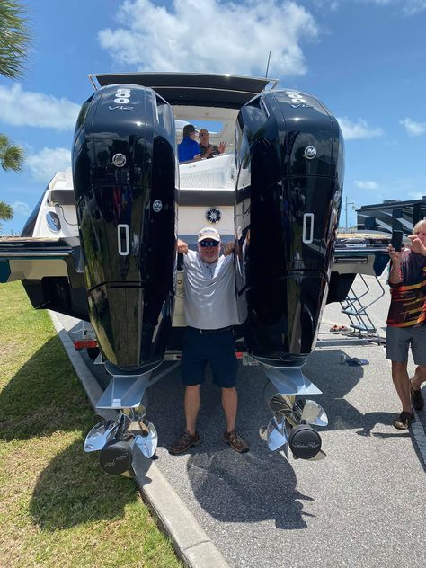 This puts it in prospective! A pair of 600hp V12 Mercury Outboards on the back of a 40’ SeaRay. Deck Boat, Below Deck, Super Yachts, Open Water, Jet Ski, Custom Build, Boating, The Back, Fresh Water