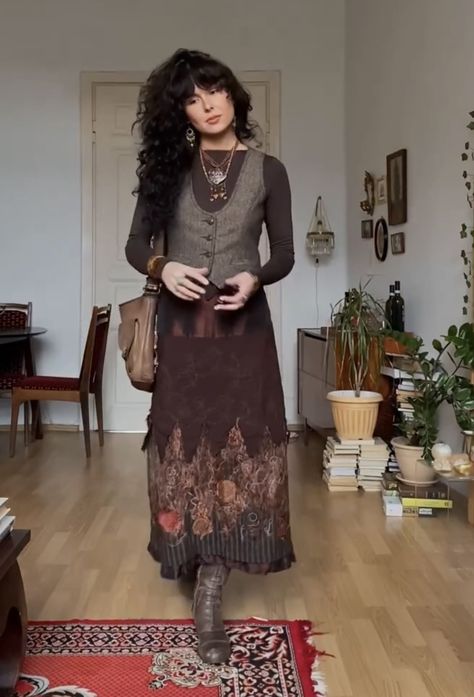 Winter Hippie Outfits Boho, Winter Hippie Outfits, Earthy Fits, Emmy Red Carpet, Boho Street Style, Emmys Red Carpet, Tiktok Outfits, Earthy Outfits, The Emmys