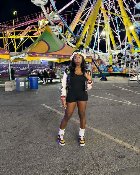 Summer nights 🩷 (It was freezing) Fair Pictures Black Women, Fair Outfit Ideas Carnival Summer Night, Fair Outfit Inspo Pics, Fair Outfit Ideas Black Women, Fair Outfits Black Women, Outfits For The Fair, Fair Outfit Ideas Carnival, Fair Date Outfit, Fair Outfit Ideas