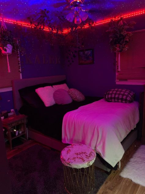 Tik tok room decor inspiration. Tiktok Room Aesthetic Small Room, Tik Tok Inspired Room, Tik Tok Bedroom, Aesthetic Room Inspiration Baddie, Decorated Room, Tik Tok Room Aesthetic, Room Inspo Baddie, Tik Tok Room, Tiktok Room Aesthetic