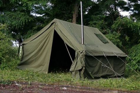 Alexander's army tent Solar Energy Design, Camping Drawing, Canvas Bell Tent Camping, Army Tent, Hot Tent, Military Camp, Winter Tent, Diy Wood Stove, Off Grid Survival