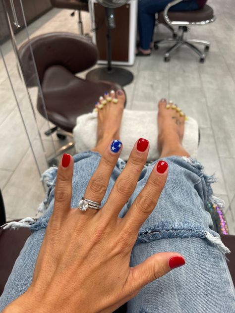 Fourth Of July Manicure Ideas, 4th Of July Gel Manicure, Short Nails Fourth Of July, Summer Nail Ideas 4th Of July, Natural 4th Of July Nails, 4th Of July Nail Inspiration, 4th Of July Short Nail Designs, Forth Of July Dip Nails, Memorial Day Nails Gel Short