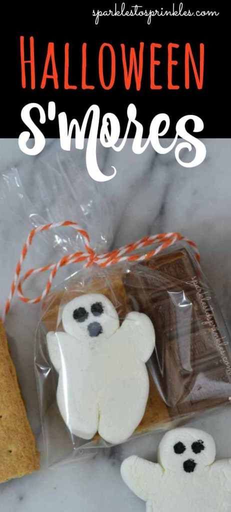 This has to be the cutest Halloween treat!  Everyone loves S’mores and these little marshmallow ghosts give it just the right Halloween touch. Halloween S’mores will win over kids and adults this season!  Pin for Later! #halloween #halloweenparty #halloweenpartyideas #smores Ghost Peeps Smores, Halloween Treats Marshmallow, Halloween Smores Treat Bags, Smores Halloween Treats, Ghost Smores, Halloween Marshmallows, Marshmallow Ghosts, Halloween Smores, Smores Favors