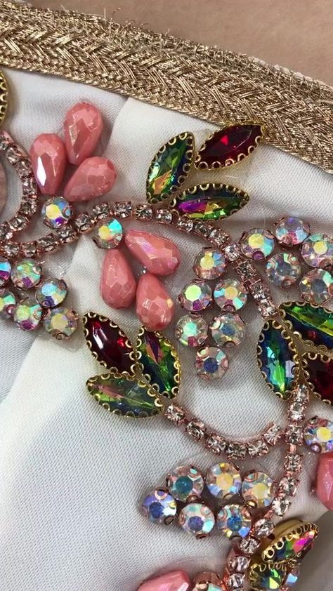 Fashion Details Inspiration, Pakistani Bridal Hairstyles, Fancy Sarees Party Wear, Simple Embroidery Designs, Diy Embroidery Designs, Motifs Perler, Fashion Sewing Tutorials, Diy Embroidery Patterns, Handmade Embroidery Designs