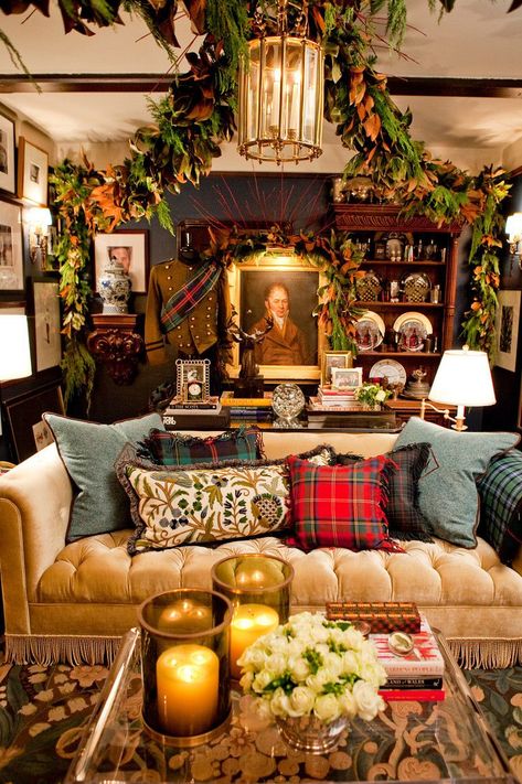 Christmas List Ideas, Natal, Ralph Lauren Christmas, Woodsy Christmas, Tree Ideas Christmas, Holiday Decorating Ideas, Decor Ideas Christmas, English Christmas, Irish Decor