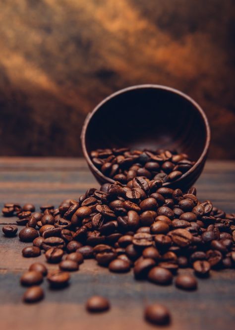 Dark coffee beans in a bowl on a brown t... | Free Photo #Freepik #freephoto #food #coffee #cafe #drinks Coffee Beans Photography, Coffee Grain, Coffee Shop Photography, Coffee Shot, Colombian Coffee, Coffee Wallpaper, Decaf Coffee, Coffee Pictures, Roasted Coffee Beans