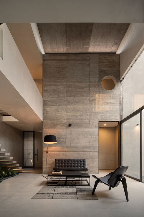 Casa Eréndira by Pepe Ramírez | Detached houses Concrete House Interior, Brutalism Interior, Concrete Interior Design, Wall Architecture, Concrete Interiors, Concrete Houses, Single Bedroom, Concrete House, Brutalism