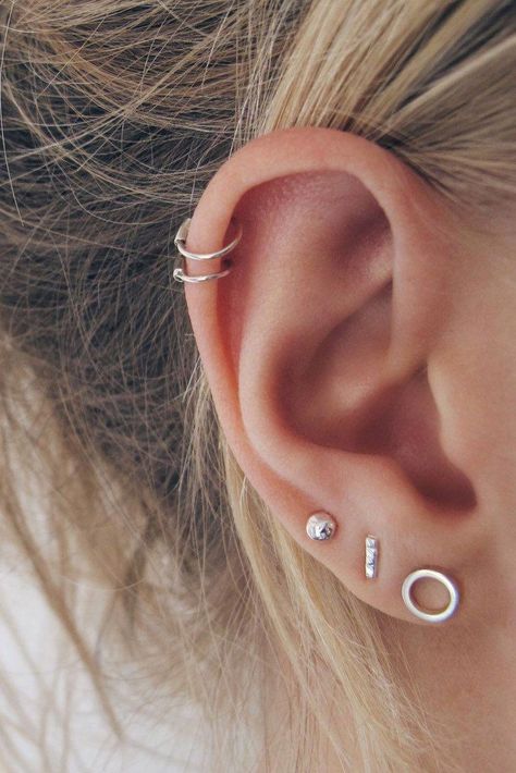 Ušný Piercing, Piercings Ear Conch, Spiderbite Piercings, Ear Piercing Studs, Ear Piercings Tragus, Ear Piercings Helix, Cool Ear Piercings, Pretty Ear Piercings, 14k Gold Hoop Earrings