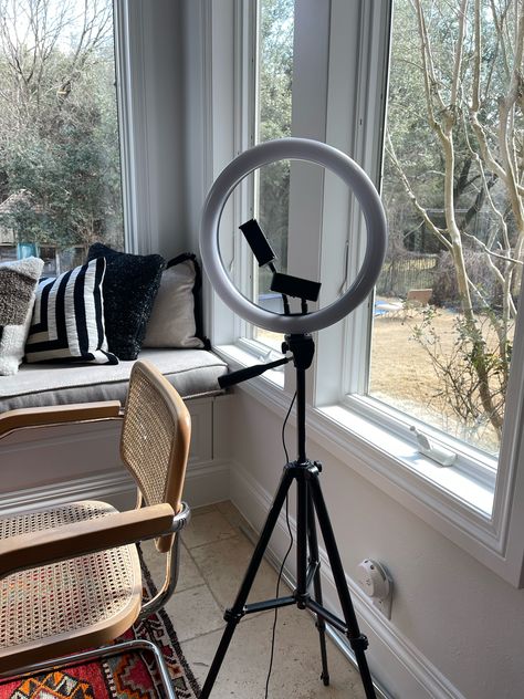 Tripod With Ring Light, Ring Light Aesthetic, Tripod Aesthetic, Filming Content, Filming Room, Casa Aesthetic, Ring Light Photo, Ring Lights, Affordable Lighting