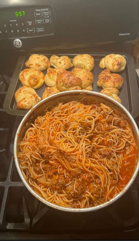 Spaghetti Sauce With Ground Beef, Homemade Comfort Food, Garlic Knots, Beef Sausage, Pasta Ingredients, Food Babe, Food Therapy, Healthy Food Motivation, Yummy Comfort Food