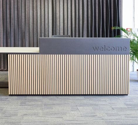 Slat Reception Desk, Simple Reception Desk, Executive Office Furniture, Display Retail, Spa Reception, Retail Store Display, Reception Desks, Hotel Office, Acoustic Solutions