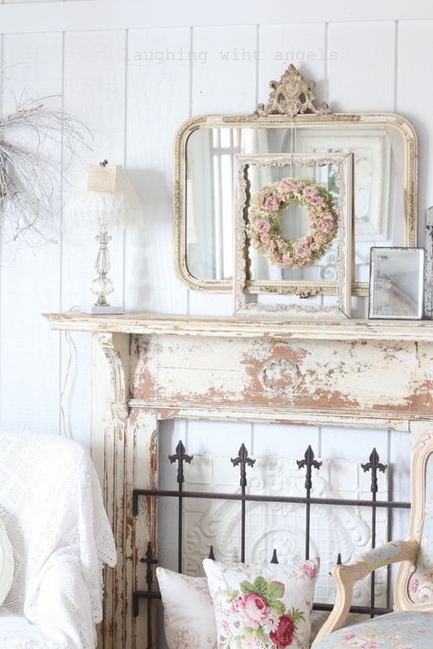 Chic Fireplace, Shabby Chic Modern, Shabby Chic Office, Vibeke Design, Estilo Shabby Chic, Living Room Warm, Old Fireplace, Shabby Chic Living, Shabby Chic Living Room