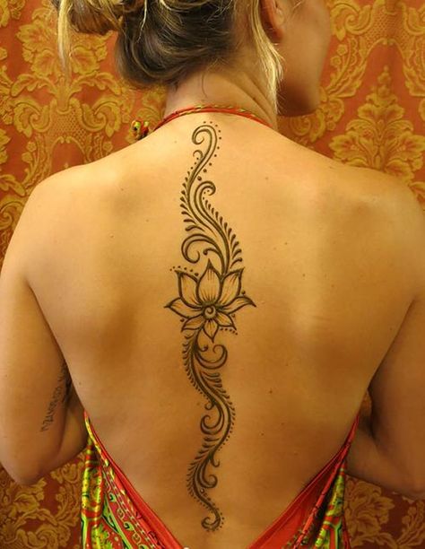 Simply stylish back henna lotus #henna #tattoo #mehndi #womentriangle Bodypainting, Henna Tattoo Back, Back Henna, Henna Inspired Tattoos, Cute Henna, Tattoo Back, Simple Henna Tattoo, Henna Body Art, Flower Henna