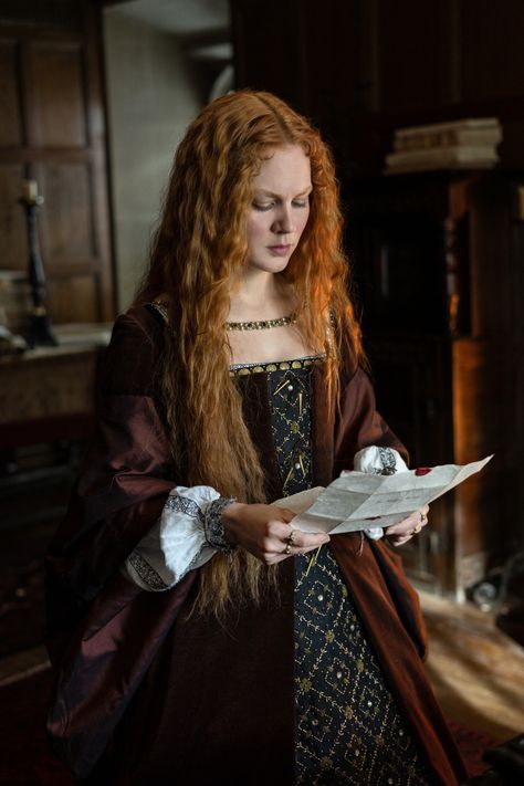 Alicia von Rittberg as Elizabeth I Becoming Elizabeth, Alicia Von Rittberg, Tudor Gown, Elizabeth 1, Tudor Dress, Tudor Costumes, Tudor Era, Royalty Aesthetic, Mary Stuart