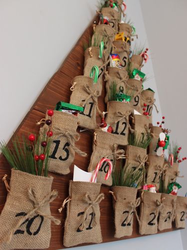 12 Advent Calendars to Start Making Now Burlap Christmas Decorations, Advent Calenders, Diy Calendar, Christmas Calendar, Diy Advent Calendar, Burlap Christmas, Christmas Advent Calendar, Christmas Advent, Holiday Diy