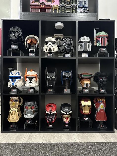 Lego Star Wars Helmet Display, Starwars Lego Sets, Lego Helmet Display Ideas, Lego Collection Aesthetic, Lego Helmet Display, Collection Room Ideas, Lego Storage Ideas Display, Star Wars Lego Display, Lego Set Display Ideas