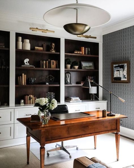 9 Tips To Take Your Home Office To The Next Level Old House Office, Amazing Home Interiors, Dining Room Alternatives, Ranch Office, Build Office, Male Office, Office Remodel, Studio Office, Piano Room