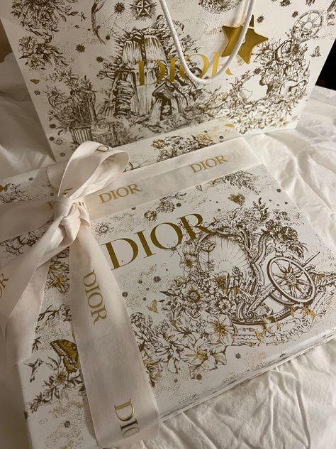 Bridget Von Ascheberg, Luxury Birthday Gifts, Flipagram Instagram, Eco Packaging, Super Rich Kids, 카드 디자인, Rich Kids, Luxury Packaging, Packaging Design Inspiration