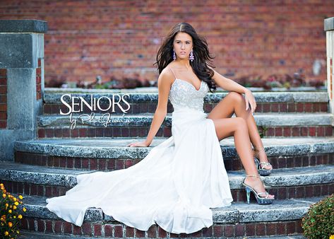 Formal Senior Pictures. Formal Senior Picture Ideas. #formalseniorpictures #formalseniorpictureideas #seniorsbyphotojeania Formal Senior Pictures, Couples Prom Pictures, Prom Pictures Group, Senior Pictures Dresses, Prom Photography Poses, Senior Photoshoot Poses, Prom Goals, Female Posing, Prom Picture Poses