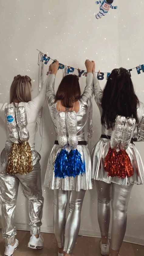 50 Unique Group Halloween Costume Ideas for Any Sized Party Space Themed Costumes Women, Out Of Space Costumes, Space Outfit Ideas Party, Space Dress Up Day, Discoball Costumes, Kostüm Space Girl, Ideas Disfraz Carnaval, Galaxy Party Outfit, Carnaval Ideas Outfit