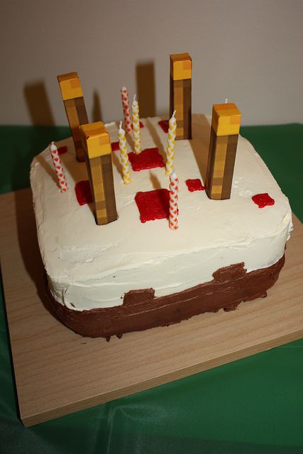 Jerretts Minecraft bday: the cake | Flickr - Photo Sharing! Minecraft Party Game Ideas, Pastel Minecraft, Minecraft Bday, Minecraft Party Decorations, Minecraft Food, Minecraft Birthday Cake, Minecraft Birthday Party, Minecraft Cake, Minecraft Birthday