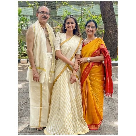 Kasavu Half Saree, Onam Dress Ideas, Guruvayur Temple, Onam Outfits Ideas, Kerala Dress, Onam Dress, Kerala Saree Blouse, Onam Outfits, Kerala Saree Blouse Designs