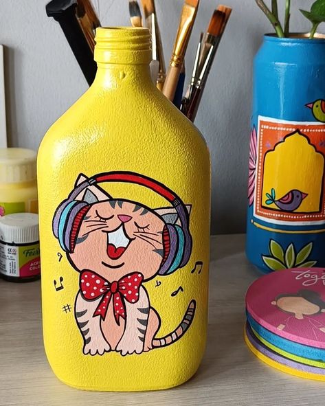 Meow 😻 #handpaintedart #handmadedecor #keepcreating #bottlepainting #bestoutofwaste #recycle #bottleart #homedecor #meow #catlover #cats🐱 #handmadewithlove #tohfafactory Paint Bottles Diy, Painting On Jar, Aesthetic Bottle Painting, Cute Bottle Painting, Glass Jars Ideas, Painting On Pot, Glass Jar Painting, Planter Painting, Fabric Vase