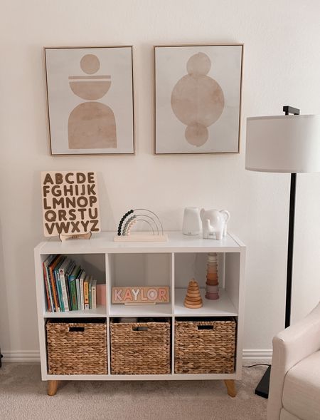 Baby Bedroom Storage Ideas, Small Nursery Toy Storage, White Cube Storage Ideas, Baby Room Toy Storage Ideas, Nursery Toys Storage, Toy Organization Nursery, Nursery Toy Shelf, Playroom Cubby Storage, Toy Organizer Living Room