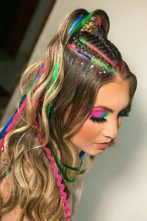 Glow Party Outfit, Festival Hair Trends, Neon Party Outfits, Make Carnaval, Glow In Dark Party, Neon Birthday Party, Rave Hair, Neon Birthday, Glow Birthday