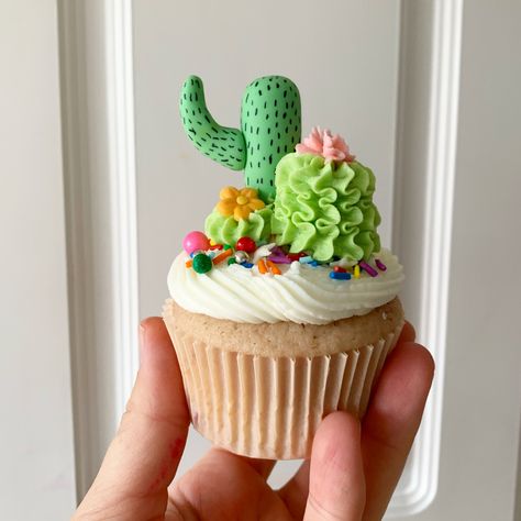 Cactus Cupcake Cake, Buttercream Cactus, Cowgirl Cupcakes, Cactus Cupcakes, Groovy Birthday, Mexican Fiesta Party, Themed Cupcakes, Theme Parties, Fiesta Party