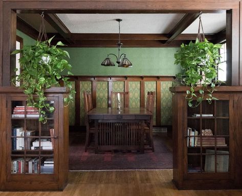 Kitchen Decor Cottage, Cottage Core Kitchen, Craftsman Dining Room, Craftsman Home Interiors, Arts And Crafts Interiors, Craftsman Interior, 1920s House, Arts And Crafts House, Genius Ideas