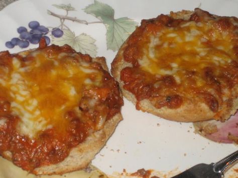 Pizza Burgers from Food.com:   								A great old school lunch favorite we all just love around our house.  If your afraid of using luncheon meat just replace with more hamburger or small cubed pepperoni.  Great all ways! Pizza Burger Recipe With Spam, Pizza Burgers Recipe, School Cafeteria Food, Pizza Buns, Pizza Lunch, School Lunch Recipes, Cafeteria Food, Luncheon Meat, Pizza Sandwich