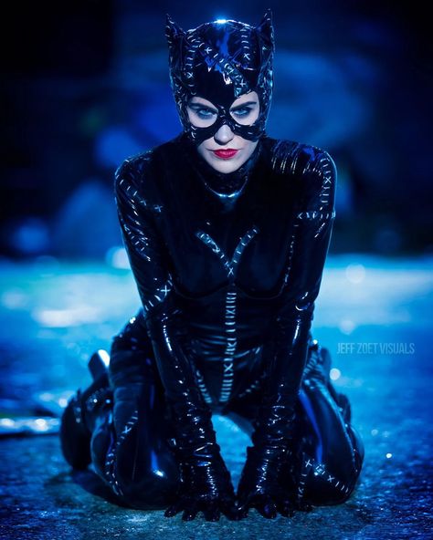 'Batman Returns' Catwoman Cosplays are the Cat's Meow - Bell of Lost Souls Catwoman Michelle Pfeiffer, Halloween Shoot, Catwoman Cosplay, Woman Costume, Batman Returns, Batman And Catwoman, Miss Kitty, Comic Style Art, Cat Woman