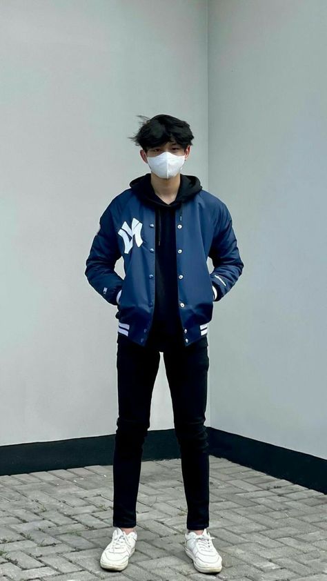 Slim Boys Outfit, Outfit Cowo, Outfits For Teenage Guys, College Outfits Men, Korean Street Fashion Men, Varsity Jacket Outfit, Kpop Fashion Men, Trendy Boy Outfits, Outfits Hombre