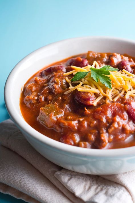 Barefoot Contessa Turkey Chili Recipe - Delish Sides Costco Chili Recipe, Crock Pot Venison Chili, Venison Chili Recipe, Ground Beef Crockpot Recipes, Chili Spices, Chili Recipe Turkey, Best Chili Recipe, Chili Recipe Crockpot, Crockpot Chili