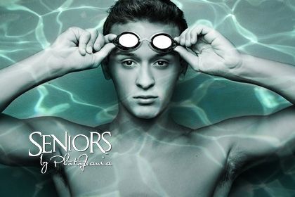 Twin Senior Pictures, Underwater Photography Pool, Swimming Senior Pictures, Swimming Photography, Swimming Photos, Underwater Portrait, Sport Portraits, Senior Portrait Poses, Senior Pictures Sports