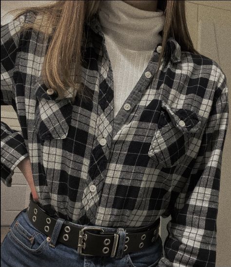 white turtleneck + flannel outfit!! Outfit Ideas For Flannels, Flannel Blouse Outfit, White Top Layered Outfit, Turtleneck With Trousers, Formal Flannel Outfit, White Turtleneck Outfit Layering, Flannel Over Turtleneck, Flannel Outfits Ideas, Outfits With Sleeveless Turtleneck