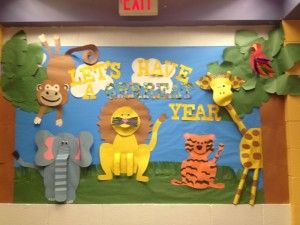 rainforest bulletin board idea for kids (2) Safari Bulletin Boards, Jungle Bulletin Boards, Safari Theme Classroom, Preschool Jungle, Safari Crafts, Jungle Crafts, Jungle Theme Classroom, Preschool Bulletin, Deco Jungle