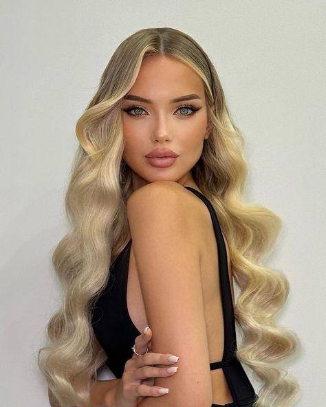 Bride Hair Down, Cold Hair, Pretty Blonde Hair, Blonde Bride, Long Hair Video, Prom Hairstyles For Long Hair, Blonde Hair Inspiration, Fancy Hairstyles, Prom Hairstyles