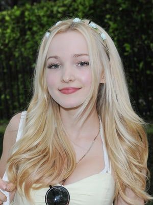 Beautifully Cute - Dove Cameron list Disney Actresses, Dove Cameron Style, Dove Pictures, Liv And Maddie, Dove Cameron, Simple Image, Blonde Hair, Influencer, A Woman