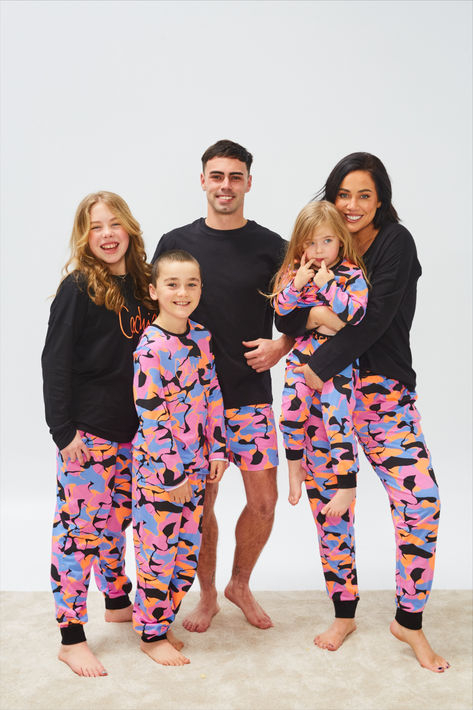 Introducing our newest matching family PJs: Frankie, Mini + Billy Boxer Bundle! 🤩 Elevate your comfort and style today. Don't miss out on the perfect family sleepwear collection! Matching Family Pjs, Family Matching Pajamas, Family Pjs, Family Pajama Sets, Coordinating Patterns, Pyjama Sets, Mens Sleepwear, Matching Family Pajamas, A Night To Remember