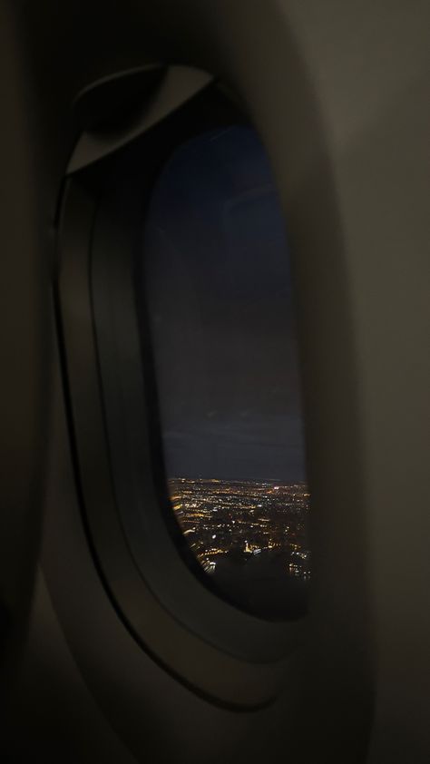 Aesthetic Aeroplane Pictures, Airport Dark Aesthetic, Inside Airplane Aesthetic, Airplane At Night Aesthetic, Aesthetic Airport Pictures Night, Dubai From Airplane, Toronto Airport Snapchat, Flight Astethic, Flight Pictures Travel