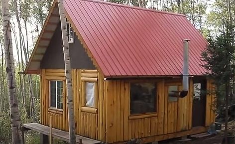 Couple Builds AWESOME 'Stockade Style' Vertical Log Off Grid Cabin in Alaskan Wilderness Vertical Log Cabin, Alaskan Wilderness, Building A Cabin, Off Grid Cabin, Survival Shelter, Cabin Ideas, Wood Drawers, Off Grid Living, Off Grid