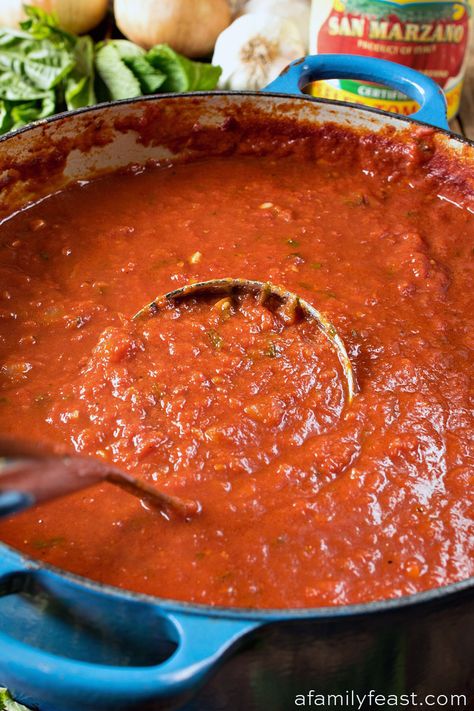 This sauce is so good, it's sure to become your family's go-to sauce recipe! Italian Sauce Recipes, Italian Spaghetti Sauce, Homemade Spaghetti Sauce Recipe, Italian Tomato Sauce, Spaghetti Sauce Recipe, Homemade Spaghetti Sauce, Italian Sauce, Homemade Spaghetti, Tomato Sauce Recipe