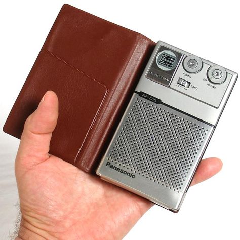 Transistor Radio Vintage, 3d Product Modeling, Product Modeling, Pocket Radio, Product Rendering, Shortwave Radio, Old Technology, Retro Gadgets, Antique Radio