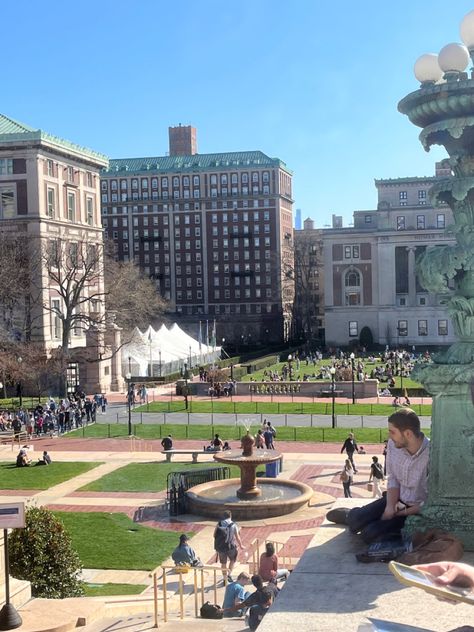 Colombia College Nyc, Columbia Asthetic, College In The City, Usa College Aesthetic, Columbia Student Aesthetic, Post Grad Life Aesthetic, City College Aesthetic, College In Nyc, Nyc College Aesthetic