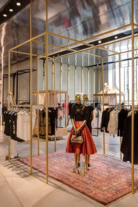 Butik Design, Store Lighting, Fashion Store Design, Clothing Store Interior, Clothing Store Design, Store Design Boutique, Retail Interior Design, Boutique Interior Design, Boutique Decor