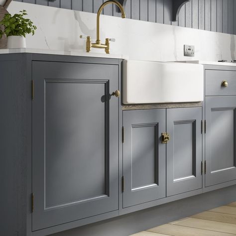 Howdens In Frame Kitchen, Elmbridge Howdens, Dusk Blue Kitchen, Kitchen Shaker Style, Shaker Drawer Fronts, Blue Shaker Kitchen, Meadow House, Kitchen Shaker, Howdens Kitchens